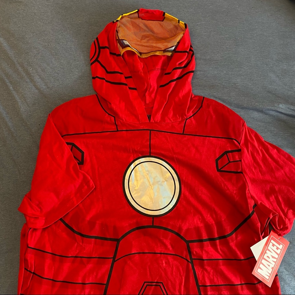 Men’s Iron Man short sleeve with hoodie